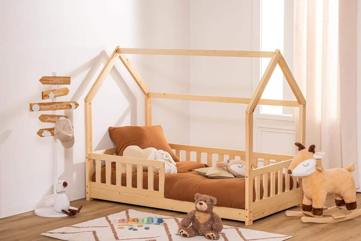 Test du lit WEB2O Montessori en bois naturel pour enfant