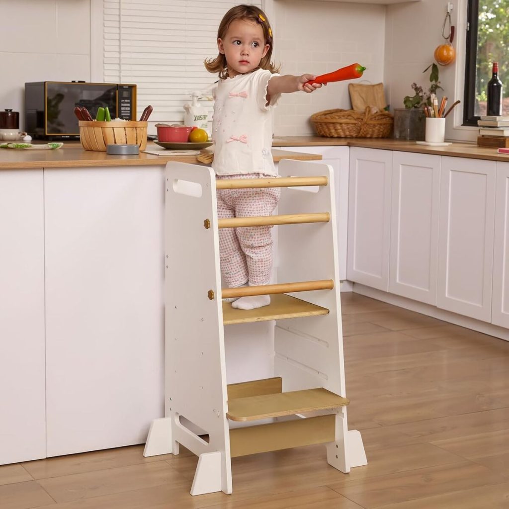 Test du marchepied Montessori pour enfants : sécurité et apprentissage en cuisine