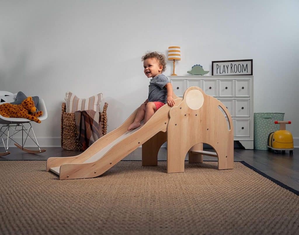 Test du toboggan d'intérieur Avenlur Nima : style Montessori Waldorf en forme d'éléphant
