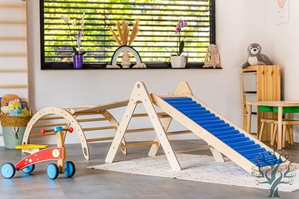 Découvrez notre test complet de l'arche et du triangle d'escalade WoodsCraft 4en1, un ensemble innovant et captivant pour stimuler le développement physique et créatif des enfants.