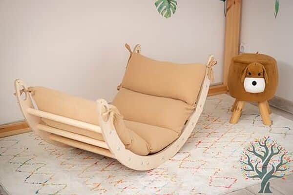 Découvrez notre test complet de l'arche Montessori WoodsCraft : un accessoire éducatif et ludique pour stimuler l'éveil des bébés et enfants.